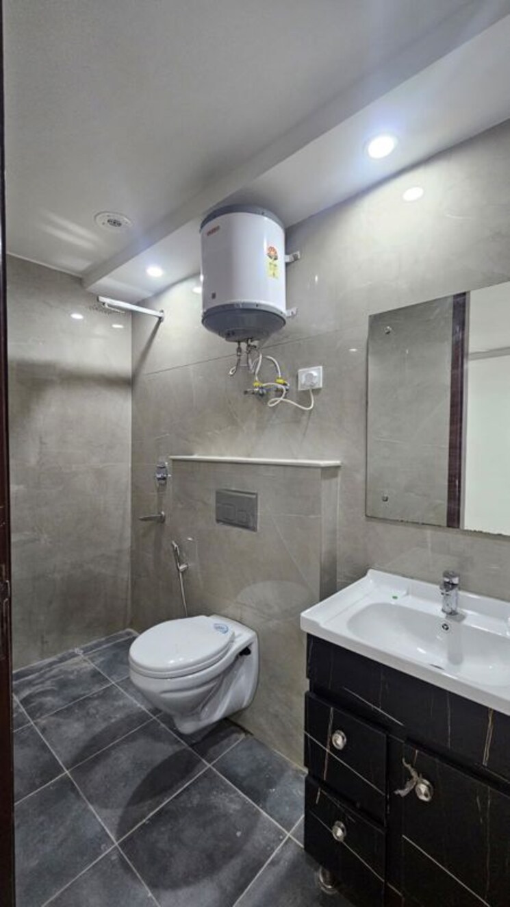 Attached Bathroom, saket 2 Bedroom 950 Sq.Ft. Apartment In Saket Delhi 9729867