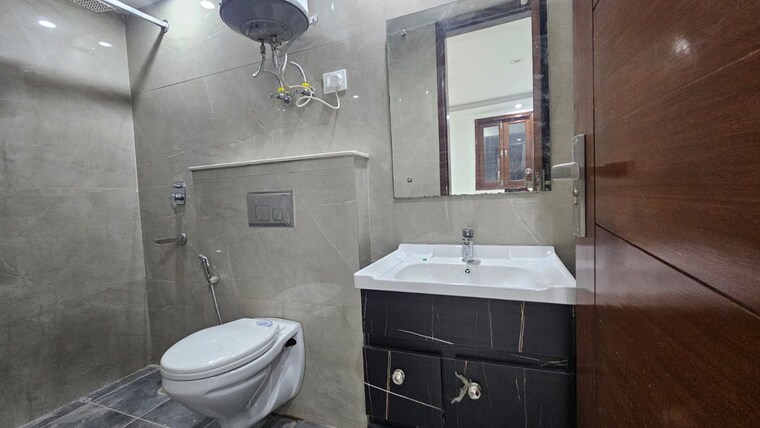 Bathroom, saket 2 Bedroom 950 Sq.Ft. Apartment In Saket Delhi 9729867