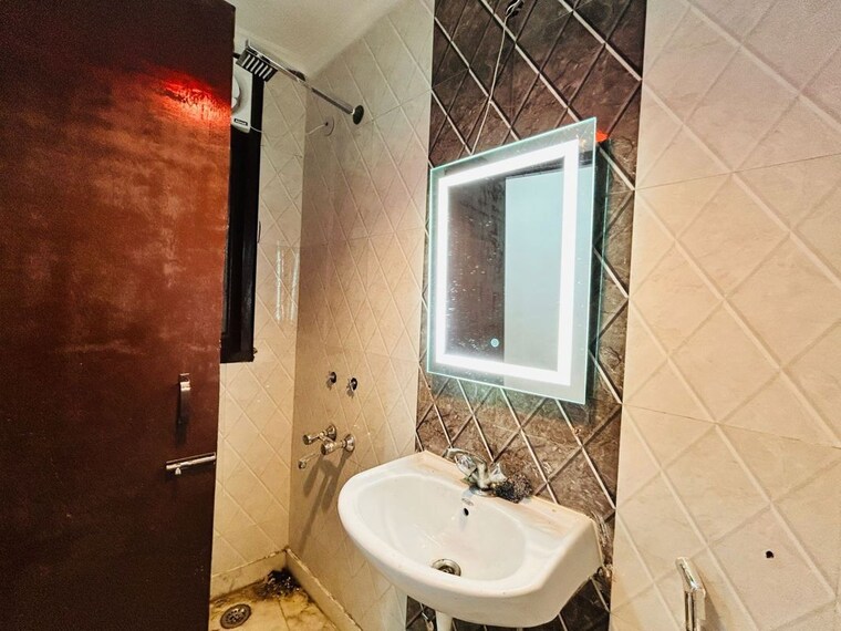 Bathroom, saket 1 Bedroom 500 Sq.Ft. Builder Floor In Saket Delhi 9729876