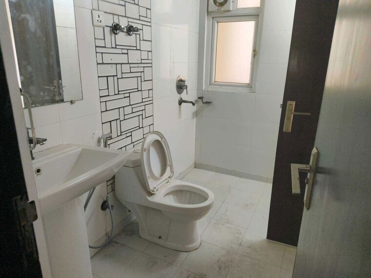 Bathroom, gulshan-vivante 3 Bedroom 1436 Sq.Ft. Apartment In Sector 137 Noida 9729882