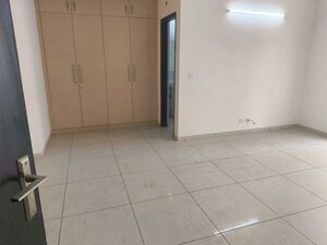 Room in 3 BHK Apartment at Gulshan Vivante, Sector 137 – for Rent