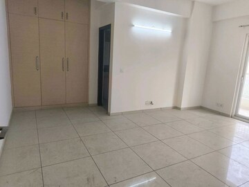 Room in 3 BHK Apartment at Gulshan Vivante, Sector 137 – for Rent