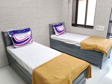  Pg For Rent in Santacruz East