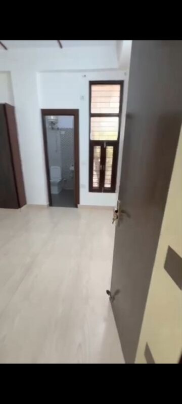 Room in 3 BHK Builder Floor at Vaishali Sector 4 – for Sale