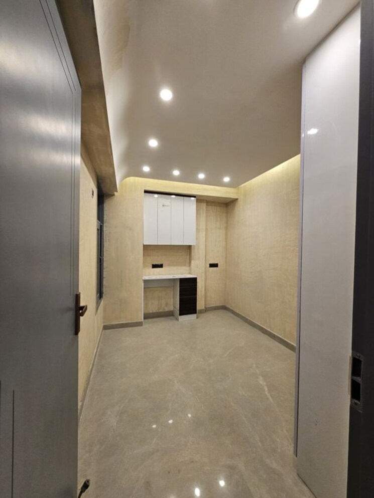 Bathroom, tulip-purple 4 Bedroom 2400 Sq.Ft. Apartment In Sector 69 Gurgaon 9729990