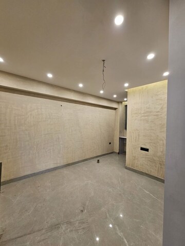 Room in 2 BHK Apartment at Tulip Lemon, Sector 69 – for Sale