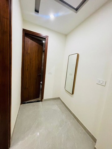 Room in 1 BHK Builder Floor at Sector 39 – for Rent