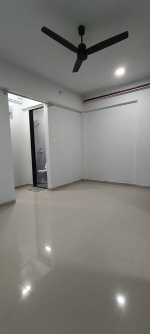 Room in 1 BHK Apartment at Highland Pearl, Thane West – for Rent
