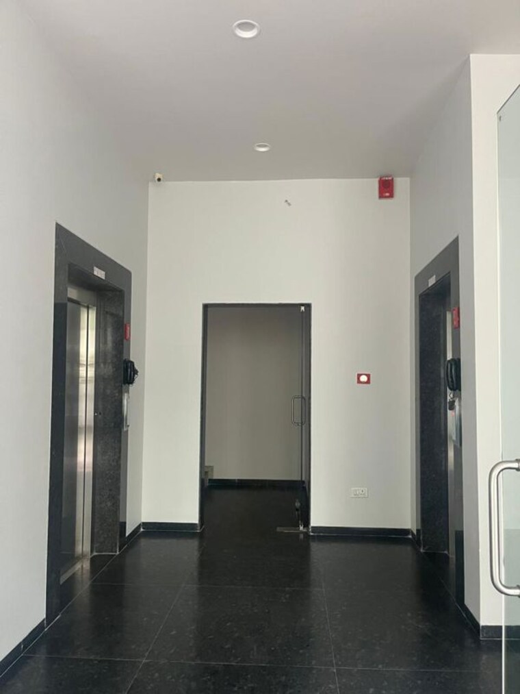 Room, deron-hills Commercial Office Space 1785 Sq.Ft. In Baner Pune 9730021