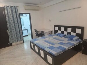 Bedroom in 3 BHK Builder Floor at Green Park – for Rent