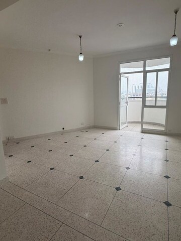 Room in 3 BHK Apartment at Unitech Ivory Towers, Sector 40 – for Rent