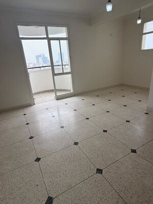 Room in 3 BHK Apartment at Unitech Ivory Towers, Sector 40 – for Rent