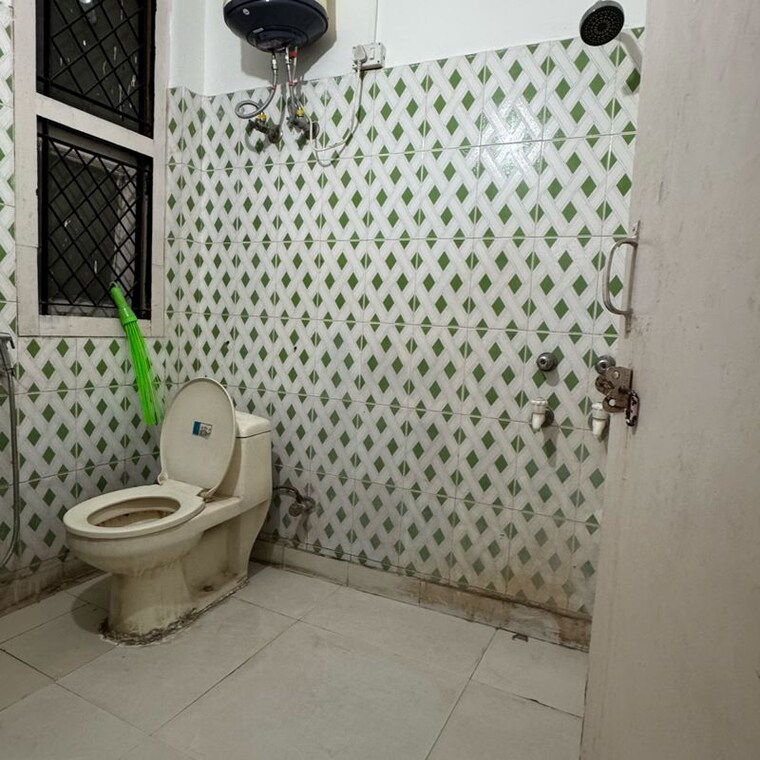 Bathroom, chattarpur 2 Bedroom 850 Sq.Ft. Builder Floor In Chattarpur Delhi 9730071