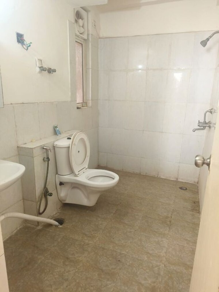 Bathroom, gardenia-glory 3.5 Bedroom 1750 Sq.Ft. Apartment In Sector 46 Noida 9730089