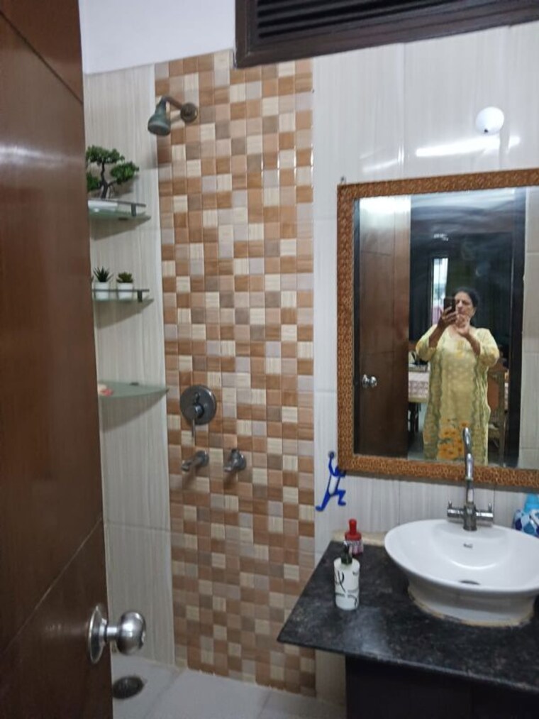 Bathroom, varun-enclave Studio 300 Sq.Ft. Apartment In Sector 28 Noida 9730097