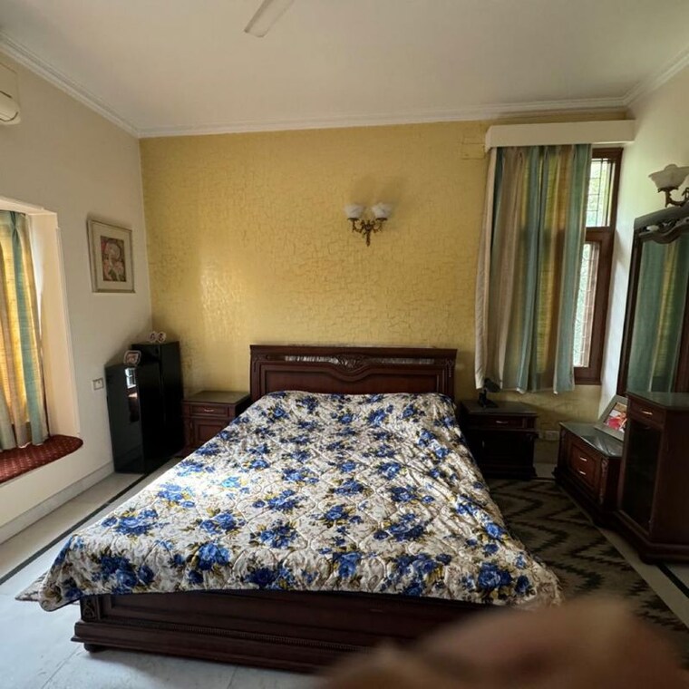 Bedroom, palam-vihar-residents-association 5 Bedroom 270 Sq.Yd. Independent House In Palam Vihar Gurgaon 9730110