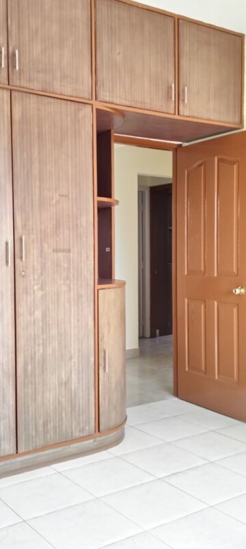 Room in 3 BHK Apartment at Nagarjuna Green Ridge, Hsr Layout – for Rent