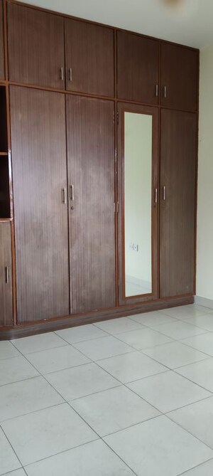 Room in 3 BHK Apartment at Nagarjuna Green Ridge, Hsr Layout – for Rent