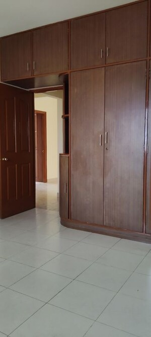 Room in 3 BHK Apartment at Nagarjuna Green Ridge, Hsr Layout – for Rent