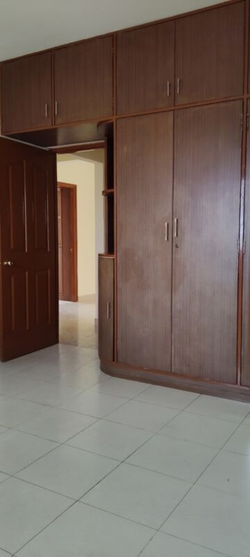 Room in 3 BHK Apartment at Nagarjuna Green Ridge, Hsr Layout – for Rent