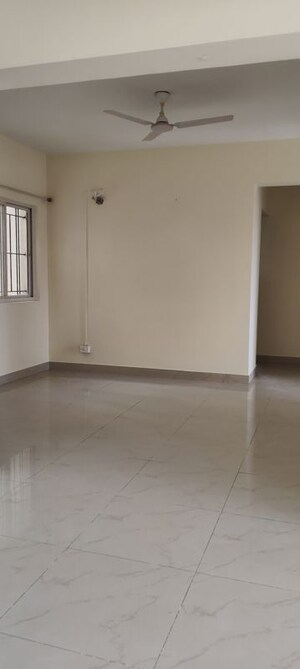 Room in 3 BHK Apartment at Nagarjuna Green Ridge, Hsr Layout – for Rent