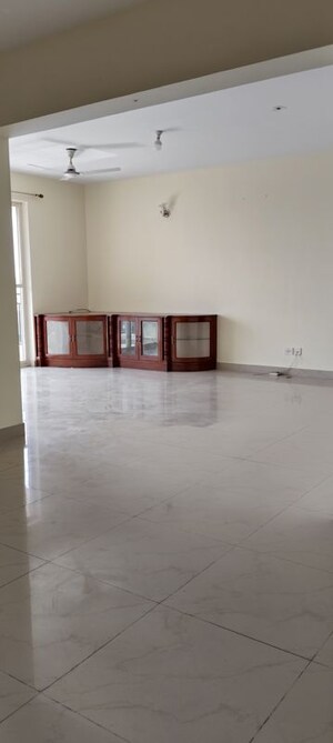 Room in 3 BHK Apartment at Nagarjuna Green Ridge, Hsr Layout – for Rent