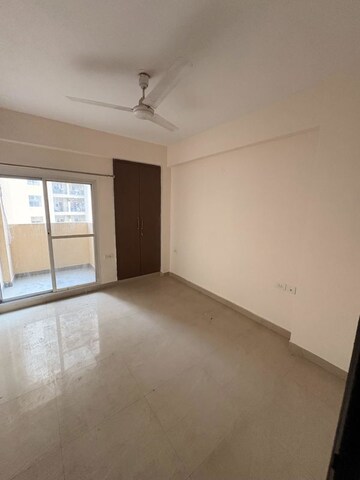 Room in 3 BHK Apartment at Exotica Fresco, Sector 137 – for Rent