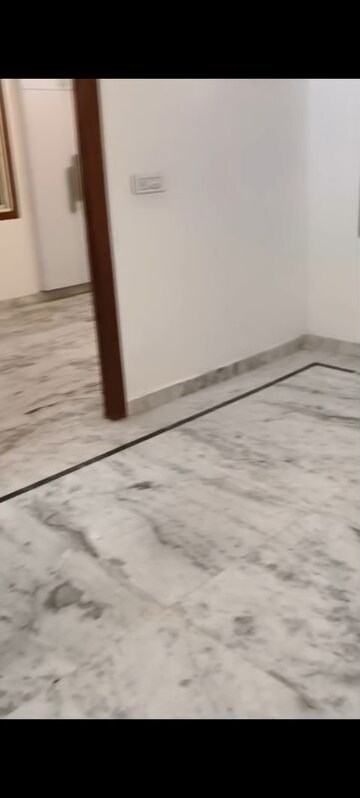 Room in 1 BHK Builder Floor at Vaishali Sector 6 – for Sale