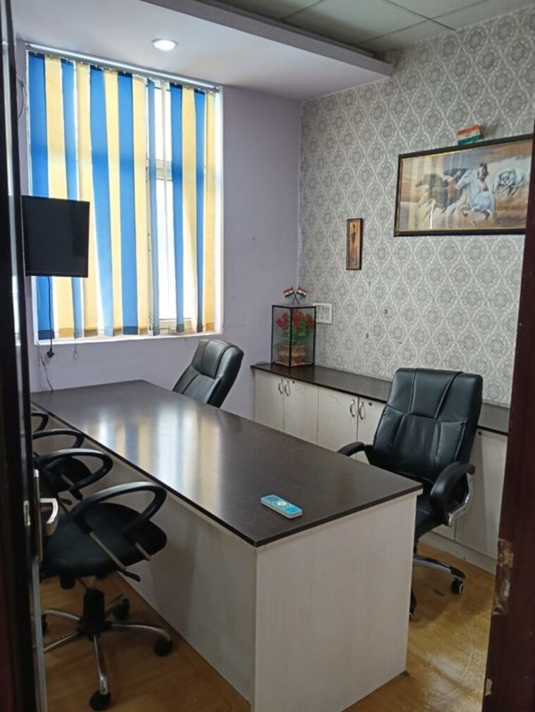 Team Area, sector 63 Commercial Office Space 520 Sq.Ft. In Sector 63 Noida 9730166