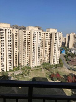 2 BHK + Extra Room Apartment For Sale in Jaypee Greens Kosmos