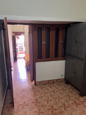 Room in 1.5 BHK Builder Floor at Gomti Nagar – for Rent