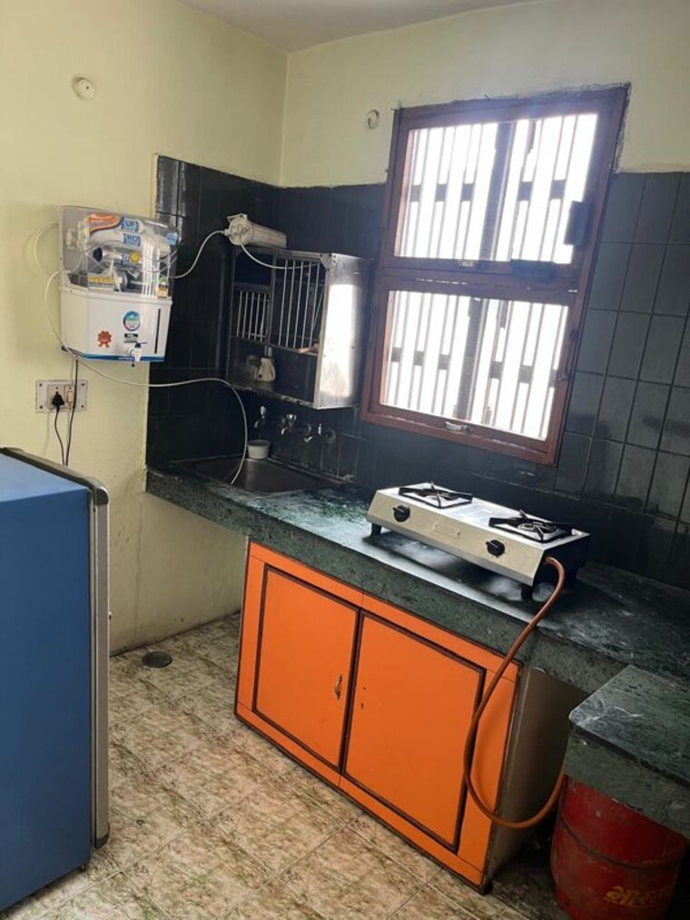 Kitchen, gomti nagar 1.5 Bedroom 800 Sq.Ft. Builder Floor In Gomti Nagar Lucknow 9730293