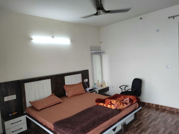 Room, vineet khand Pg For Girls In Vineet Khand 9730307