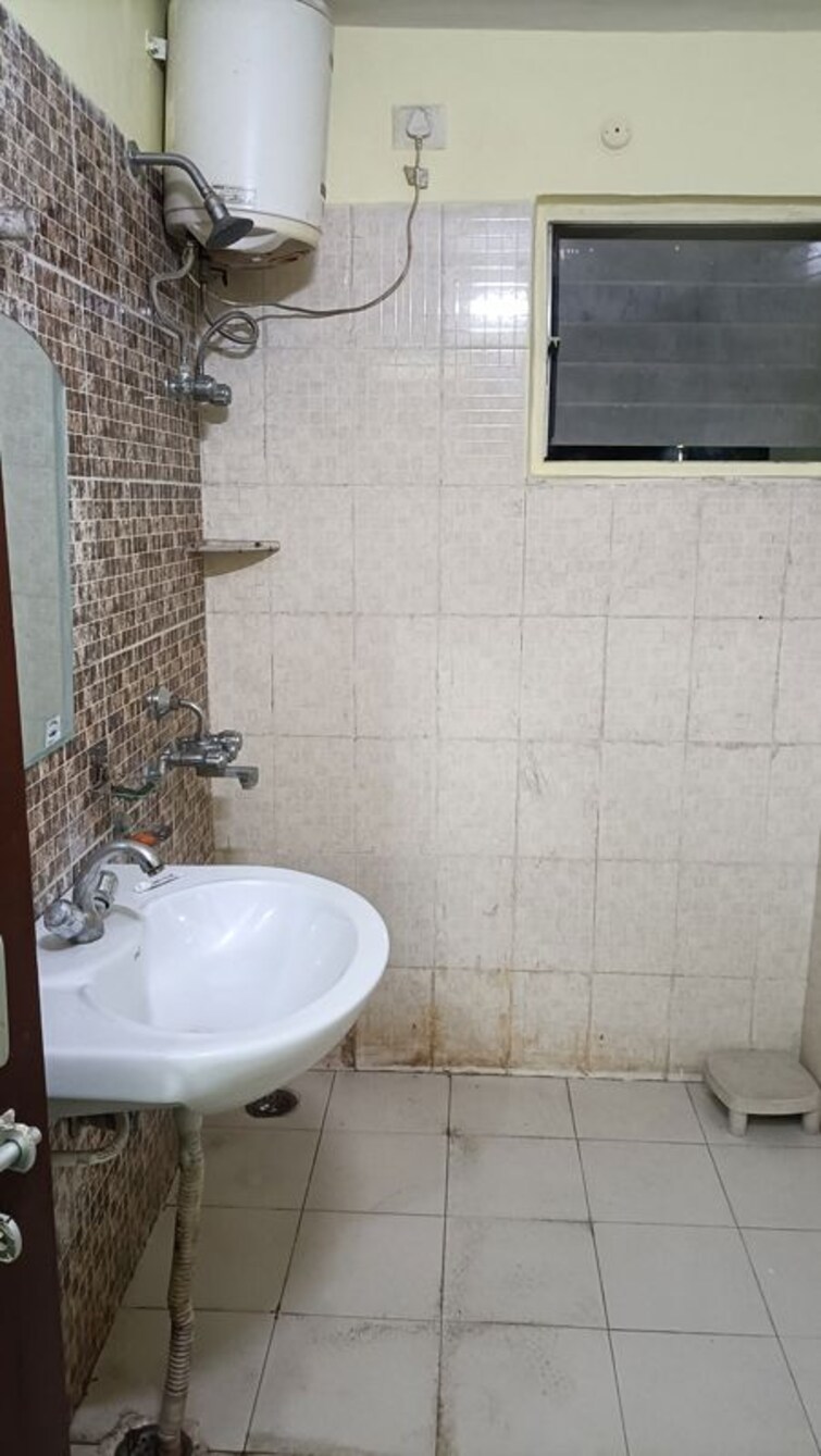 Bathroom, gomti nagar 3 Bedroom 1600 Sq.Ft. Apartment In Gomti Nagar Lucknow 9730308