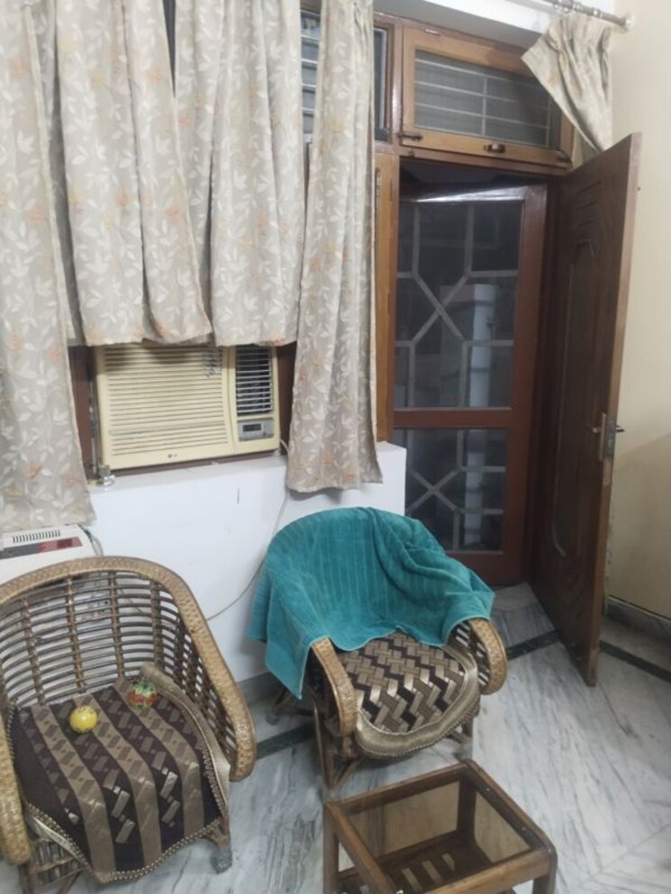 Bedroom, gomti nagar 1.5 Bedroom 900 Sq.Ft. Builder Floor In Gomti Nagar Lucknow 9730320