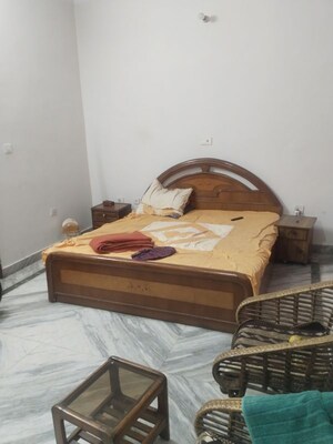 Kitchen in 1.5 BHK Builder Floor at Gomti Nagar – for Rent