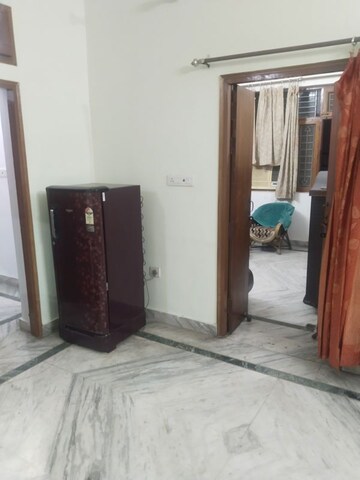Room in 1.5 BHK Builder Floor at Gomti Nagar – for Rent