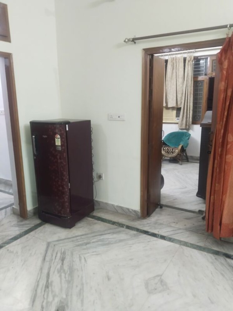 Room, gomti nagar 1.5 Bedroom 900 Sq.Ft. Builder Floor In Gomti Nagar Lucknow 9730320