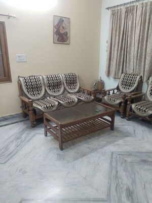 Living Room in 1.5 BHK Builder Floor at Gomti Nagar – for Rent