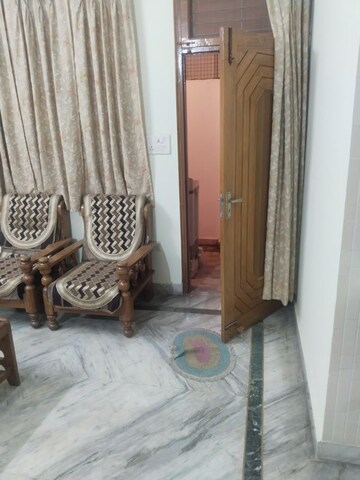 Living Room in 1.5 BHK Builder Floor at Gomti Nagar – for Rent