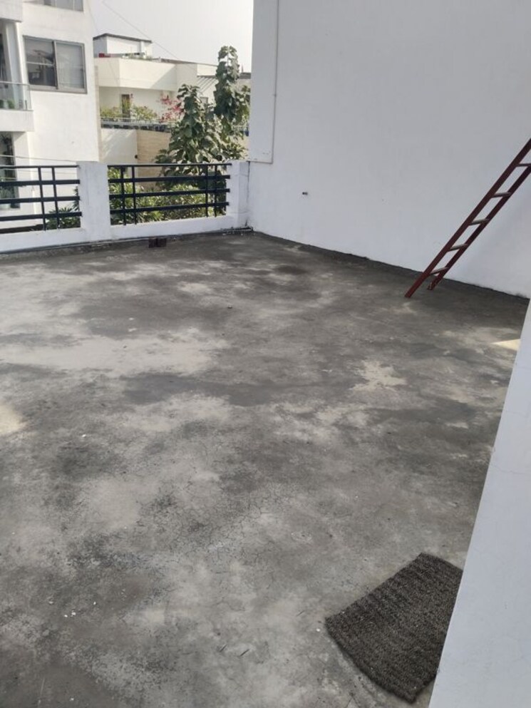 Balcony, gomti nagar 1.5 Bedroom 900 Sq.Ft. Builder Floor In Gomti Nagar Lucknow 9730320