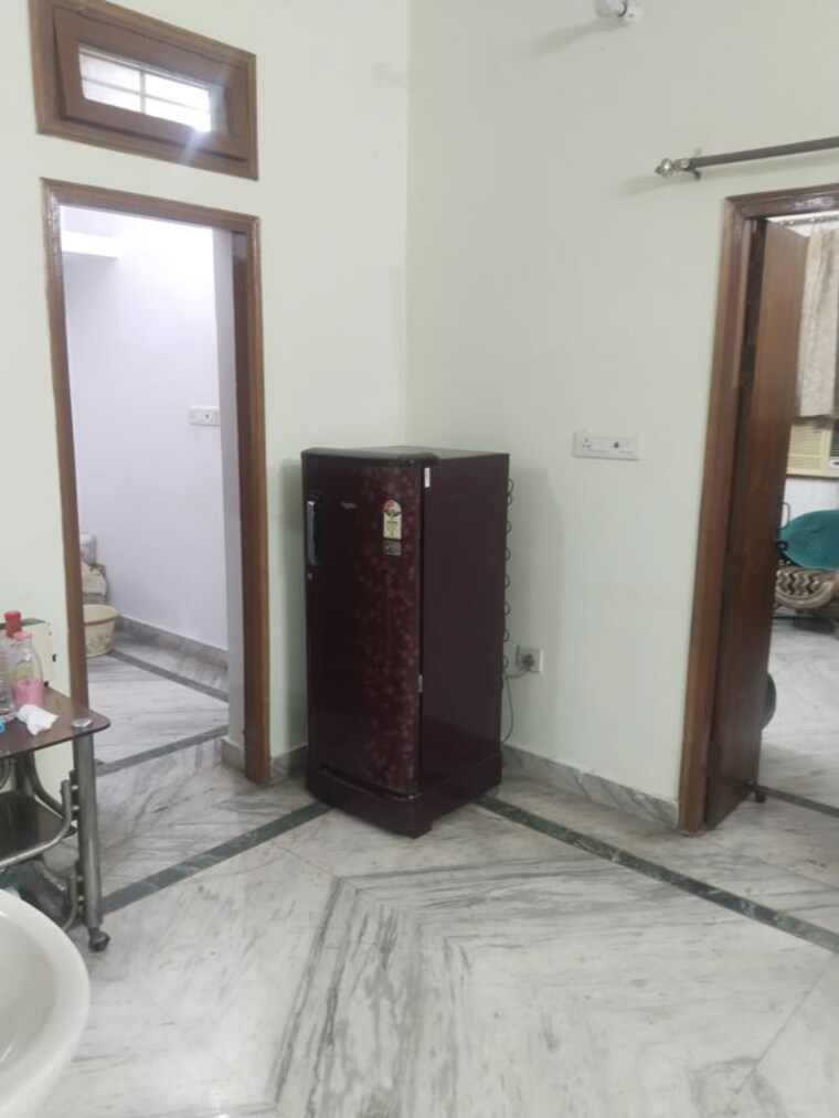 Room, gomti nagar 1.5 Bedroom 900 Sq.Ft. Builder Floor In Gomti Nagar Lucknow 9730320