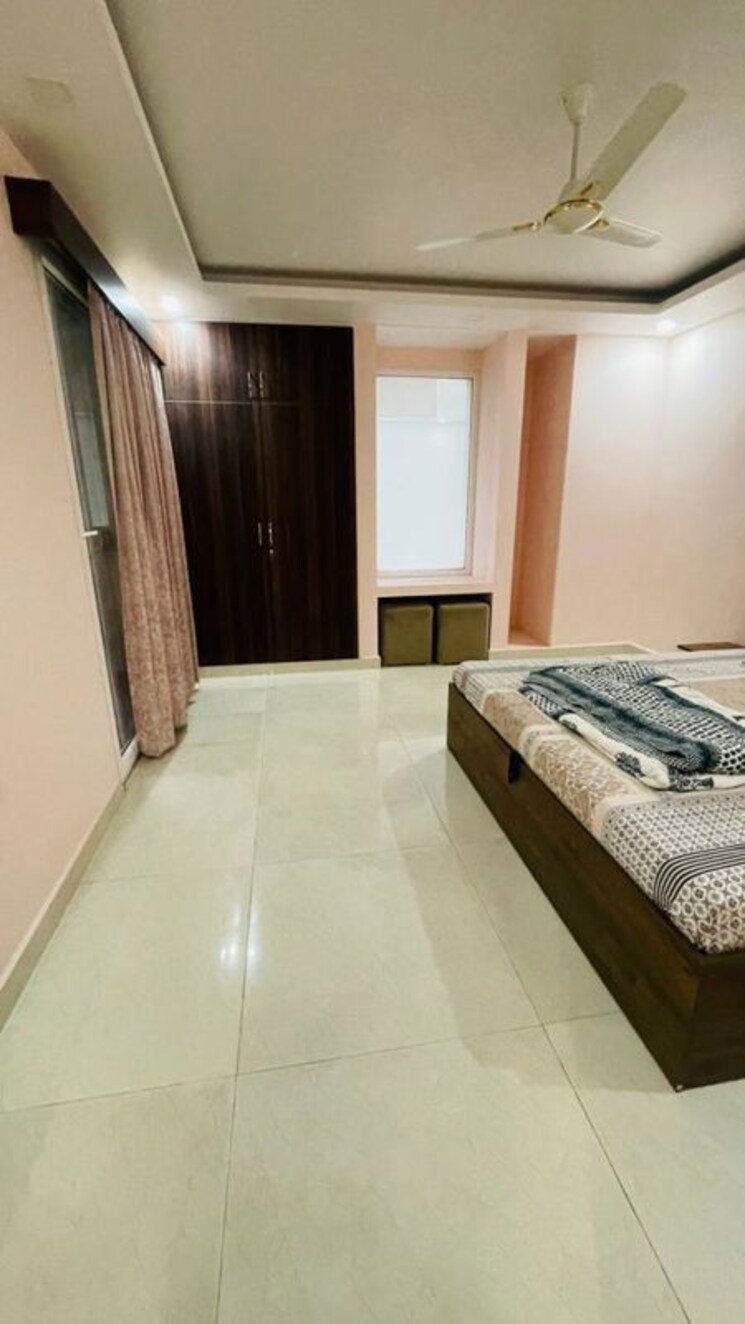 Room, vineet khand Pg For Girls In Vineet Khand 9730326