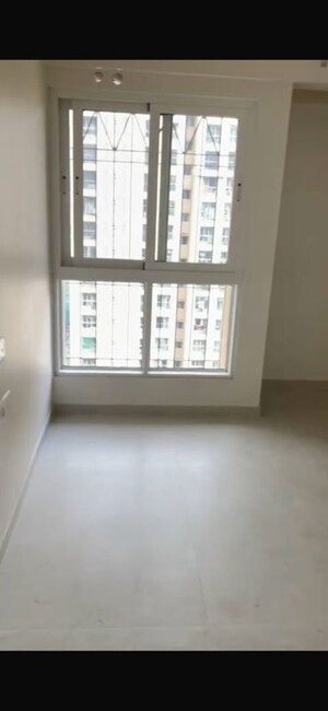 Room in 2 BHK Apartment at Kalpataru Paramount A, Kapur Bawdi – for Sale