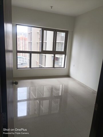 Room in 2 BHK Apartment at Kalpataru Paramount A, Kapur Bawdi – for Sale