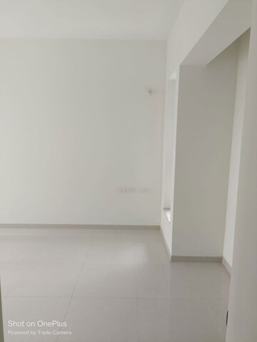 Room in 2 BHK Apartment at Kalpataru Paramount A, Kapur Bawdi – for Sale