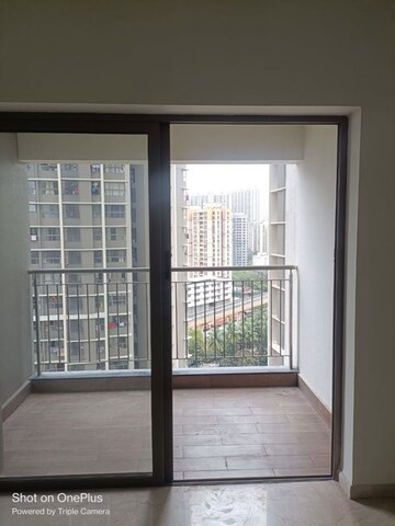 Room in 2 BHK Apartment at Kalpataru Paramount A, Kapur Bawdi – for Sale