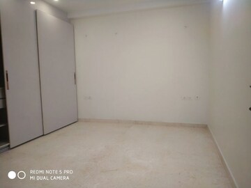 Room in 3.5 BHK Builder Floor at Unitech Deerwood Chase, Nirvana Country – for Sale