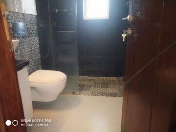 Bathroom in 3.5 BHK Builder Floor at Unitech Deerwood Chase, Nirvana Country – for Sale