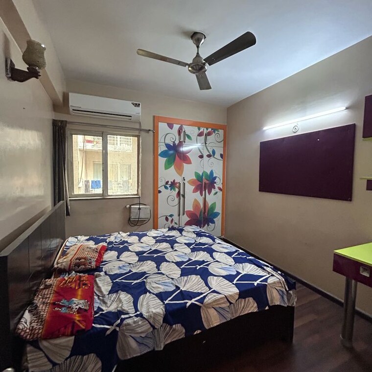 Bedroom, paras-tierea 3.5 Bedroom 1900 Sq.Ft. Apartment In Sector 137 Noida 9730349